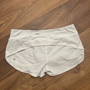 Lululemon 2.5 White Speed Up Shorts